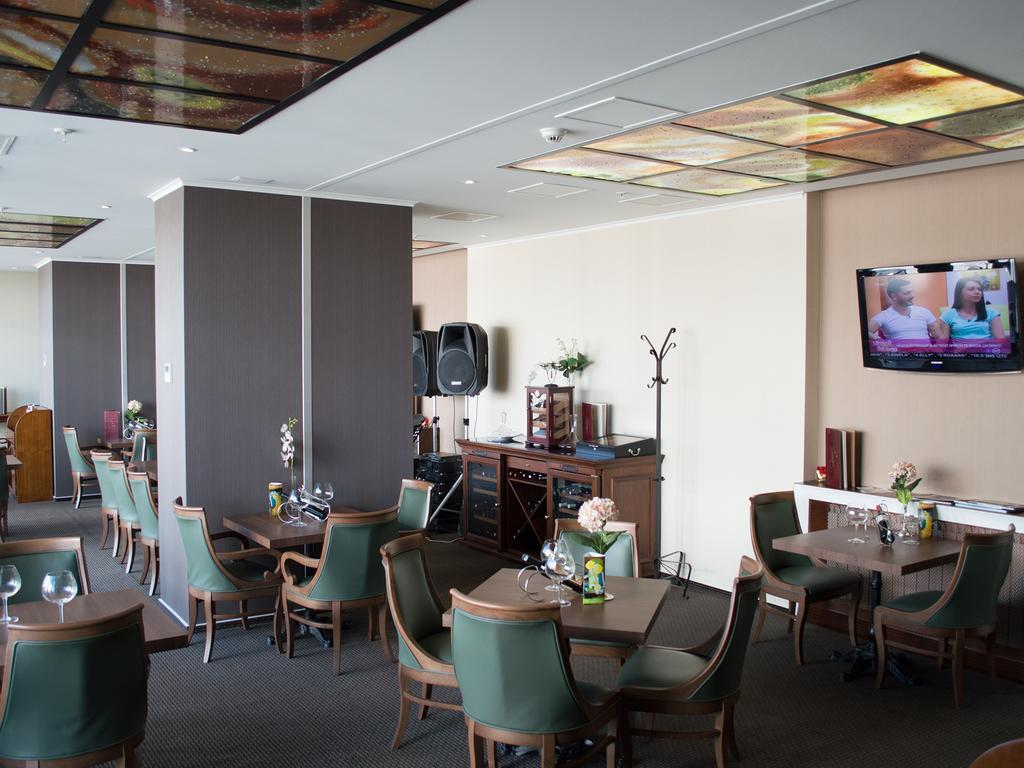 Premier Palace Spa Hotel Bucharest Exterior photo The lounge at the airport