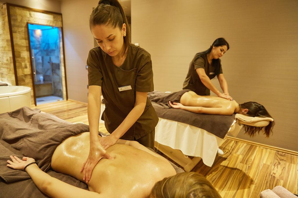 Premier Palace Spa Hotel Bucharest Exterior photo Massage therapists at work