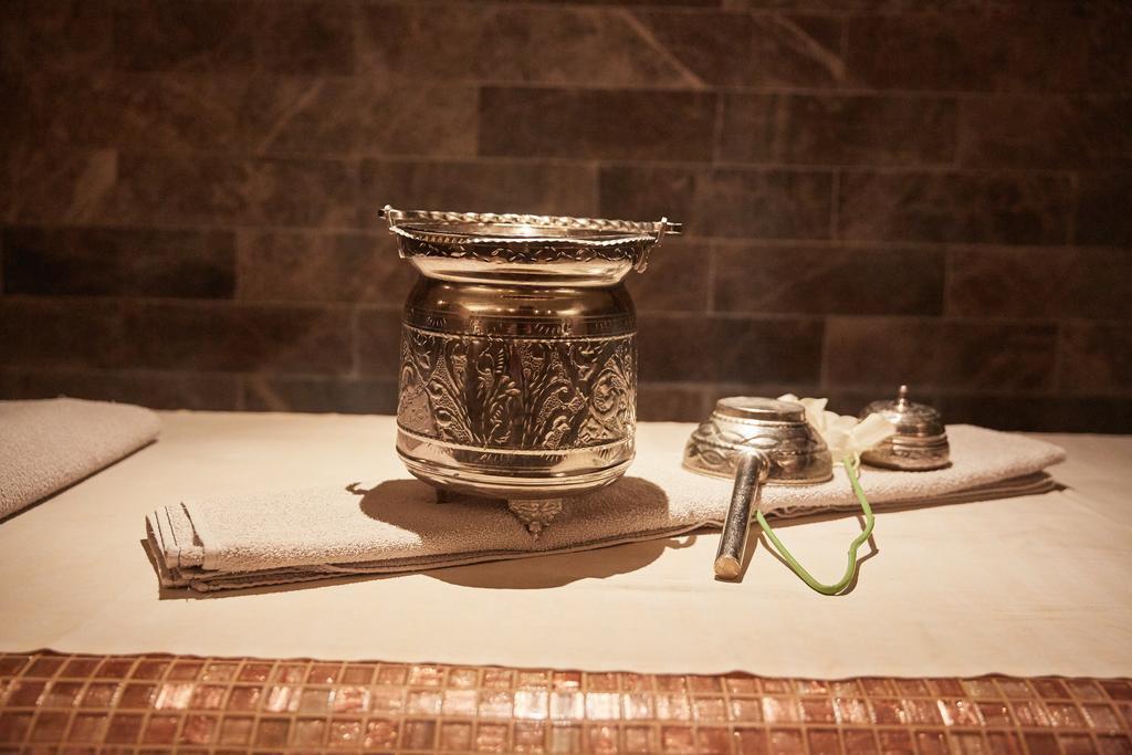 Premier Palace Spa Hotel Bucharest Exterior photo A silver bowl for drinking