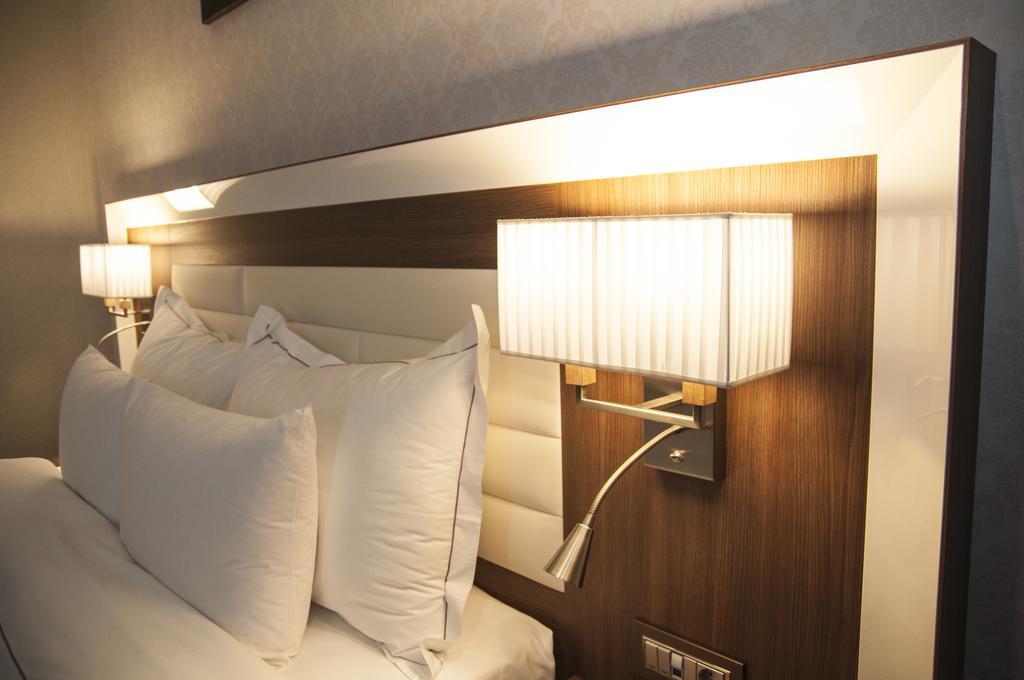 Premier Palace Spa Hotel Bucharest Exterior photo Wall mounted reading lights