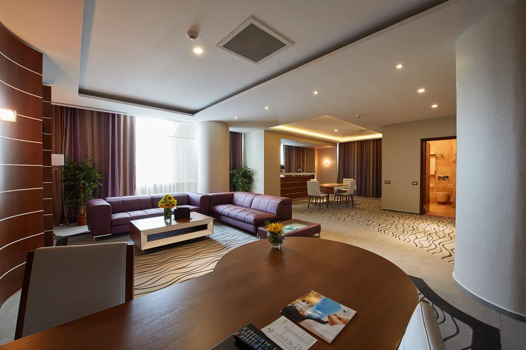 Premier Palace Spa Hotel Bucharest Exterior photo Suite at the Radisson Blu Hotel, Baku
