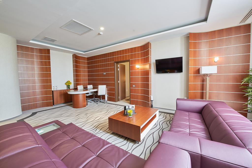 Premier Palace Spa Hotel Bucharest Exterior photo A suite at the airport