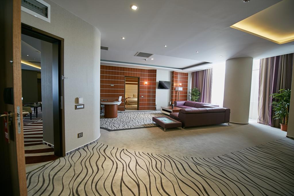 Premier Palace Spa Hotel Bucharest Exterior photo The interior of a suite at the Radisson Blu Hotel, Bucharest