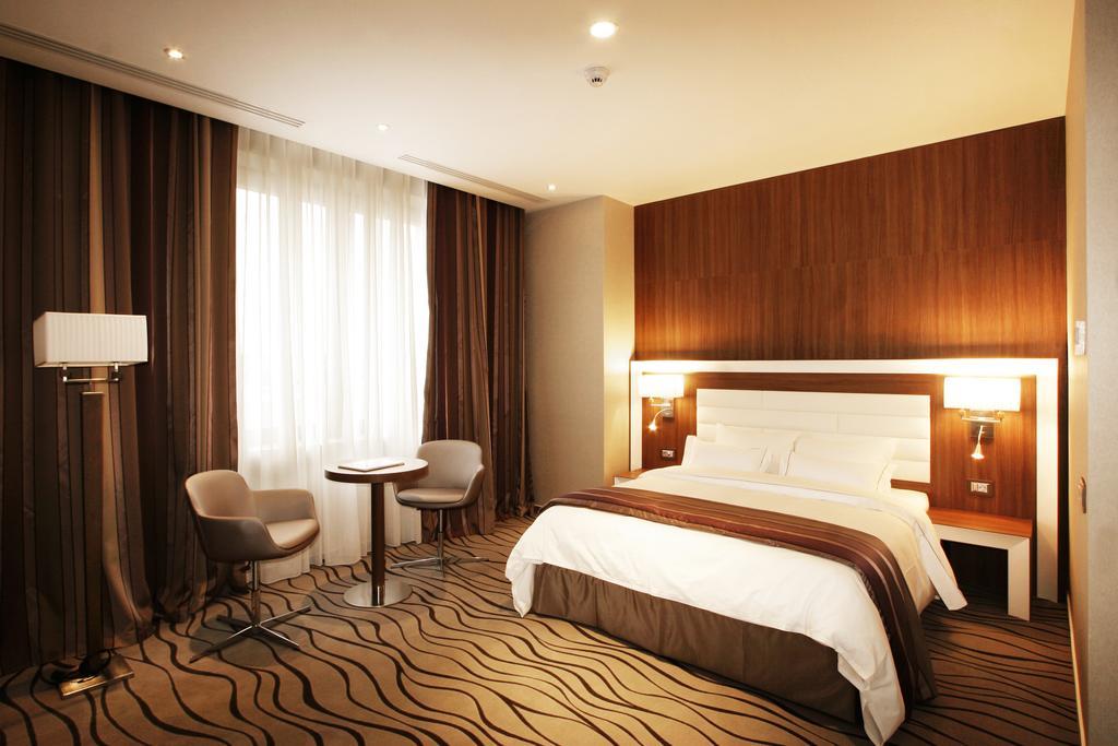 Premier Palace Spa Hotel Bucharest Exterior photo A room at the hotel