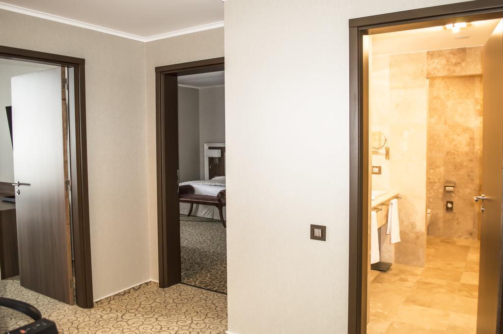 Premier Palace Spa Hotel Bucharest Exterior photo Interior of a suite